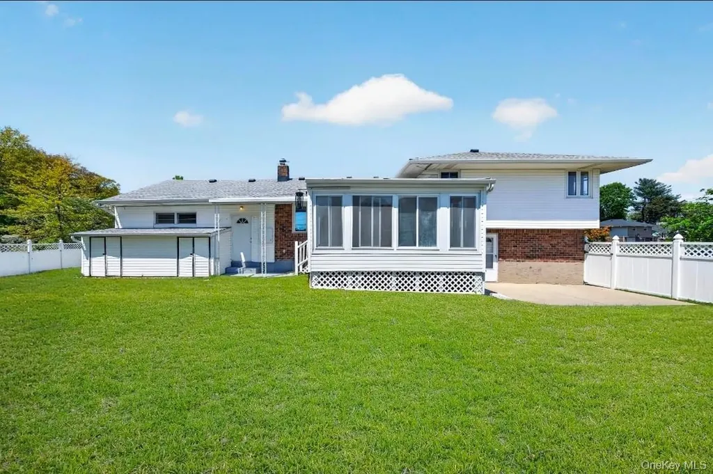 8 Whitebirch Lane Commack NY 11725