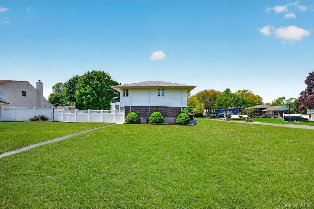 8 Whitebirch Lane Commack NY 11725