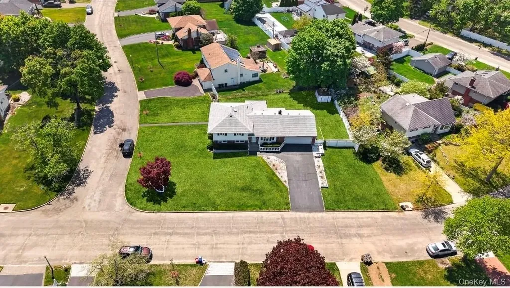 8 Whitebirch Lane Commack NY 11725