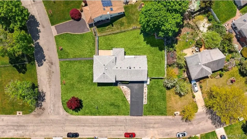 8 Whitebirch Lane Commack NY 11725
