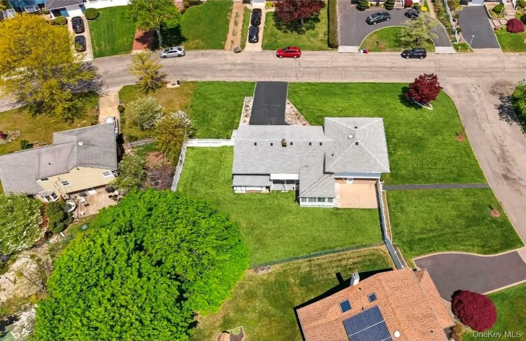 8 Whitebirch Lane Commack NY 11725