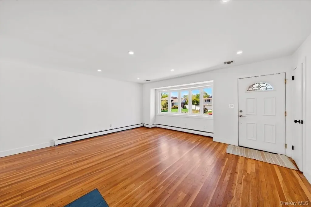 8 Whitebirch Lane Commack NY 11725