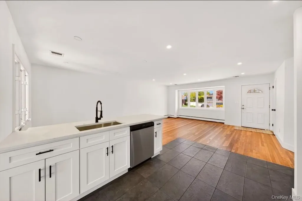 8 Whitebirch Lane Commack NY 11725