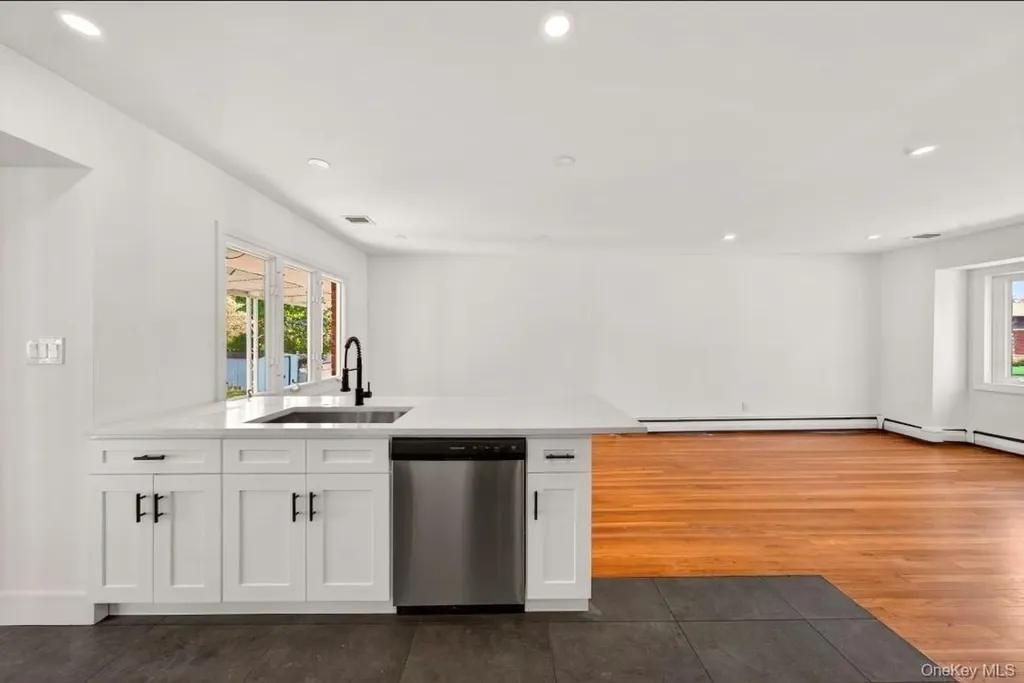 8 Whitebirch Lane Commack NY 11725