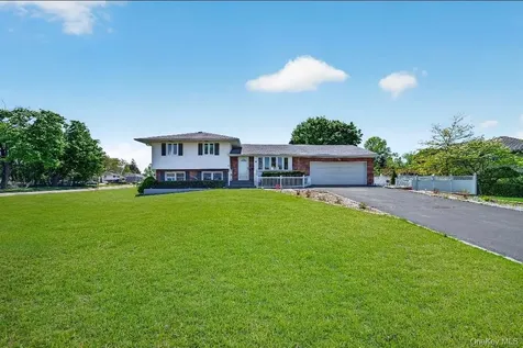 8 Whitebirch Lane Commack NY 11725