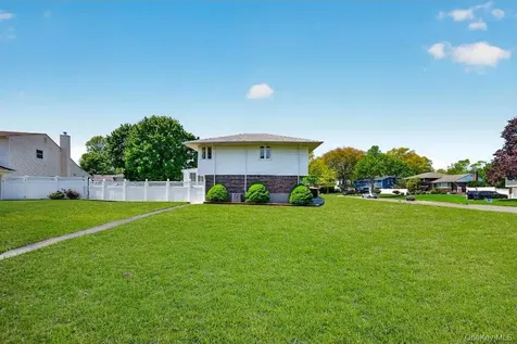 8 Whitebirch Lane Commack NY 11725