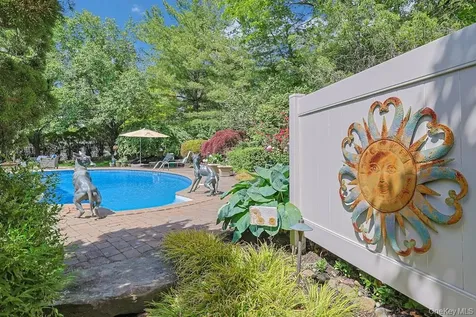22 Peach Street Nanuet NY 10954