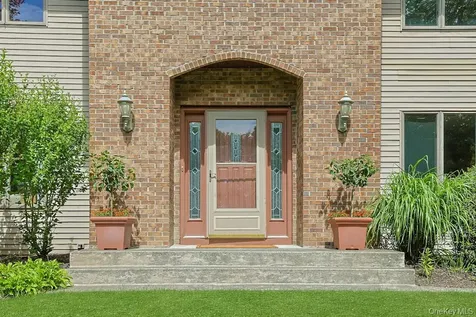 22 Peach Street Nanuet NY 10954