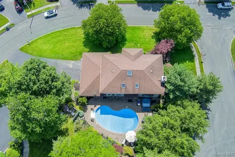 22 Peach Street Nanuet NY 10954