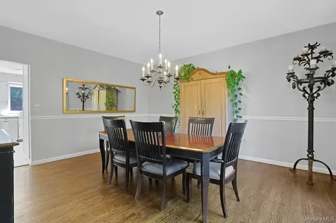 22 Peach Street Nanuet NY 10954