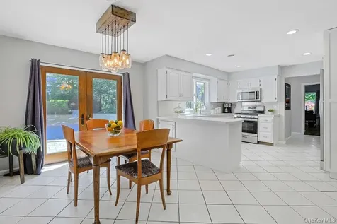 22 Peach Street Nanuet NY 10954