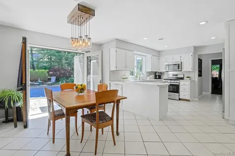 22 Peach Street Nanuet NY 10954