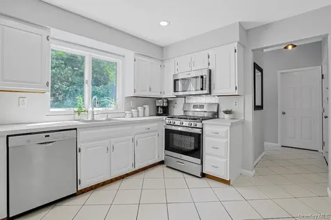 22 Peach Street Nanuet NY 10954