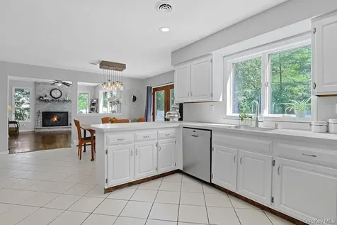 22 Peach Street Nanuet NY 10954