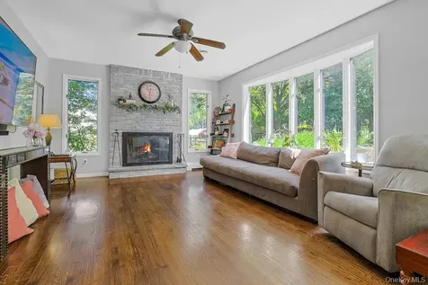 22 Peach Street Nanuet NY 10954