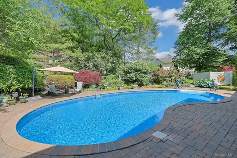 22 Peach Street Nanuet NY 10954