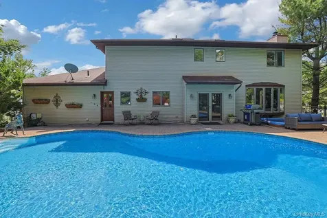 22 Peach Street Nanuet NY 10954