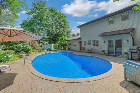 22 Peach Street Nanuet NY 10954