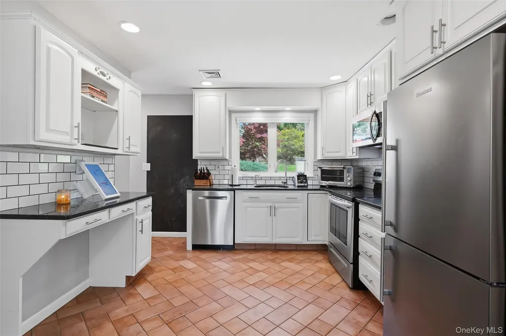 19 Skyview Drive Armonk NY 10504