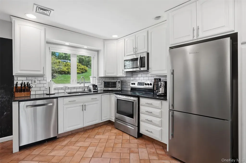 19 Skyview Drive Armonk NY 10504