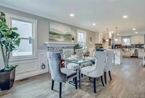 498 Farmers Avenue Bellmore NY 11710