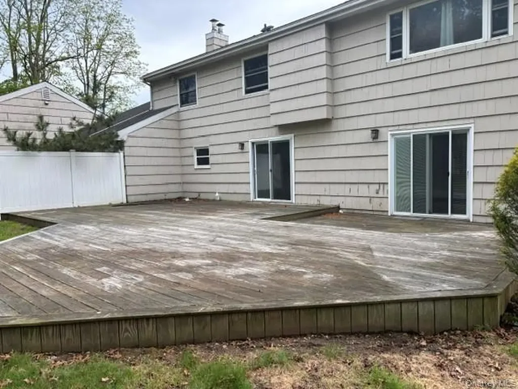 18 Gamay Court Commack NY 11725