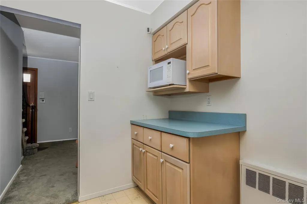 142 Elkton Lane North Babylon NY 11703