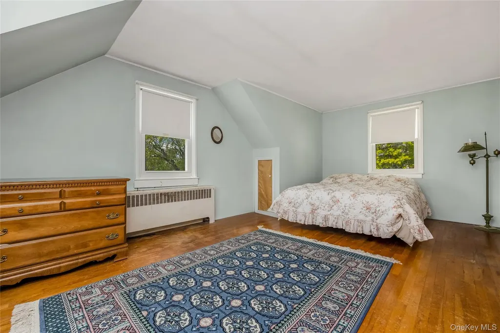 142 Elkton Lane North Babylon NY 11703