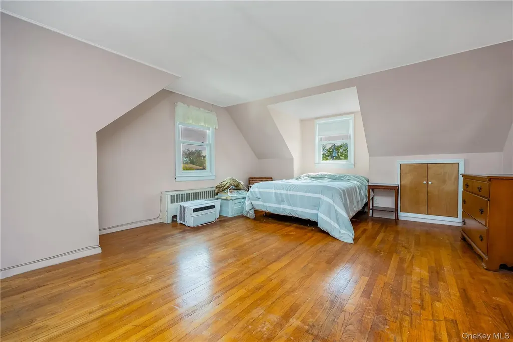 142 Elkton Lane North Babylon NY 11703