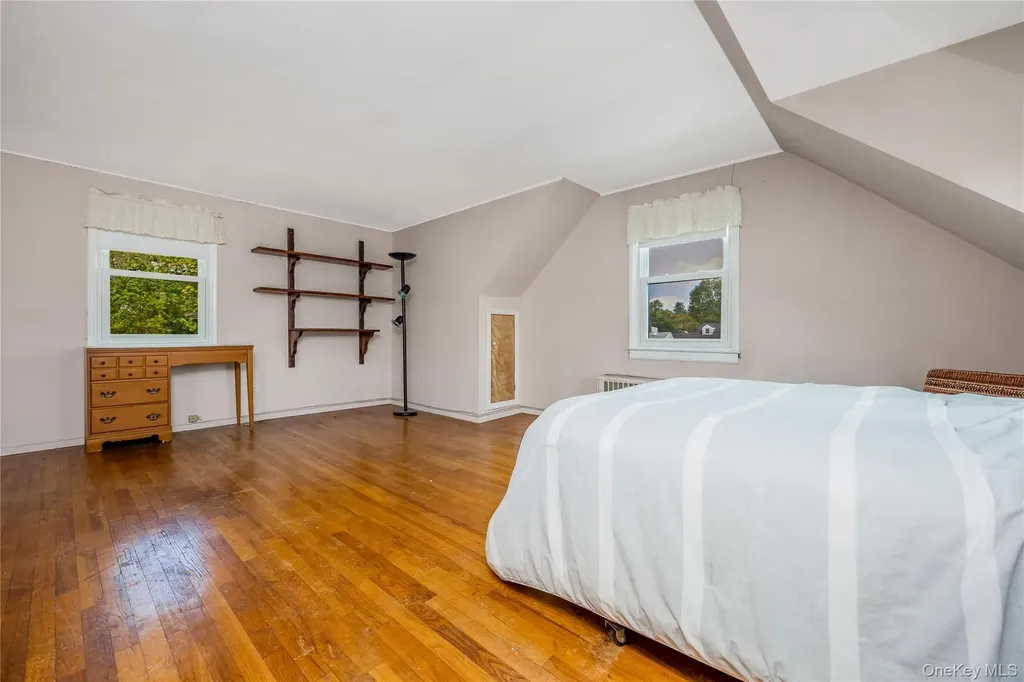 142 Elkton Lane North Babylon NY 11703
