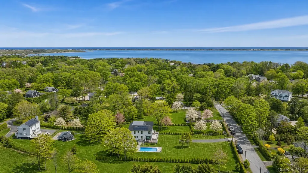 14 Ridge Road Southampton NY 11968