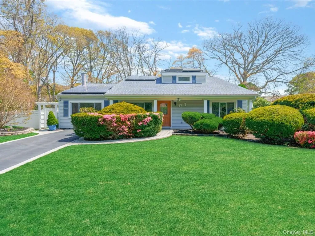 21 Halston Lane Coram NY 11727