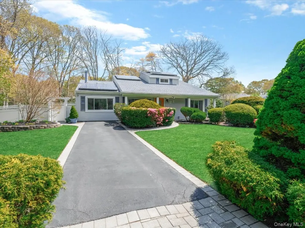 21 Halston Lane Coram NY 11727