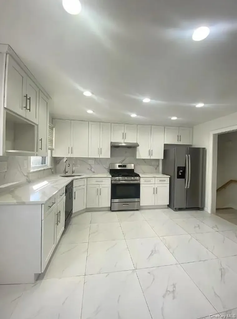 2 Coleman Drive East Williston NY 11596