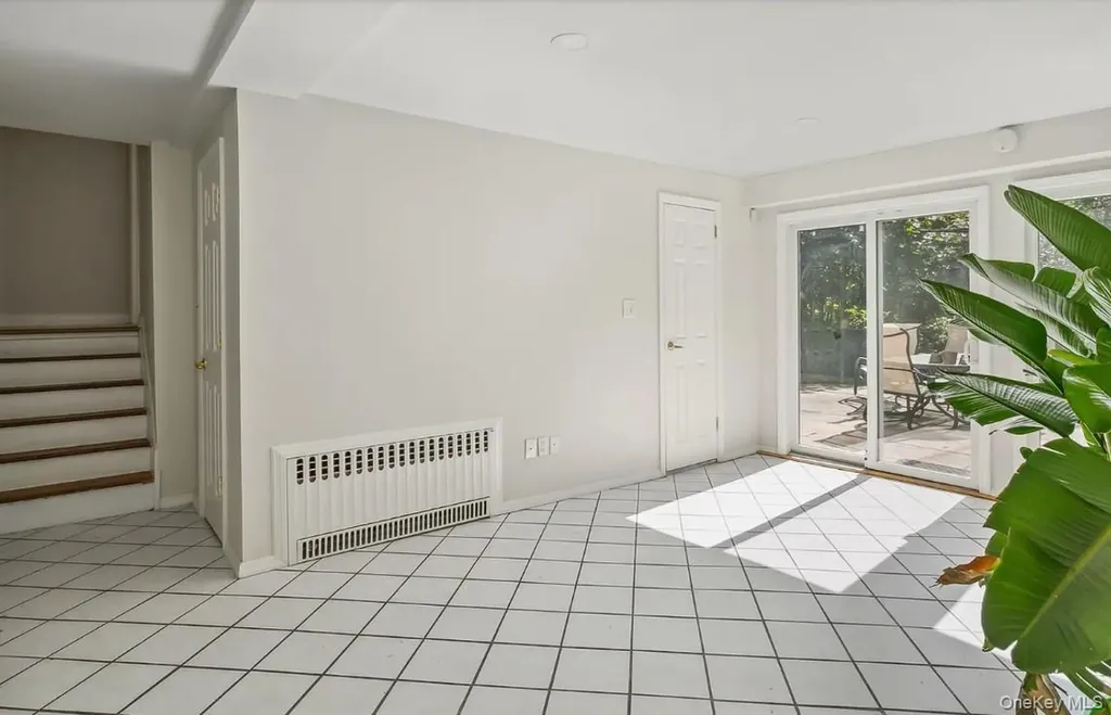 2 Coleman Drive East Williston NY 11596