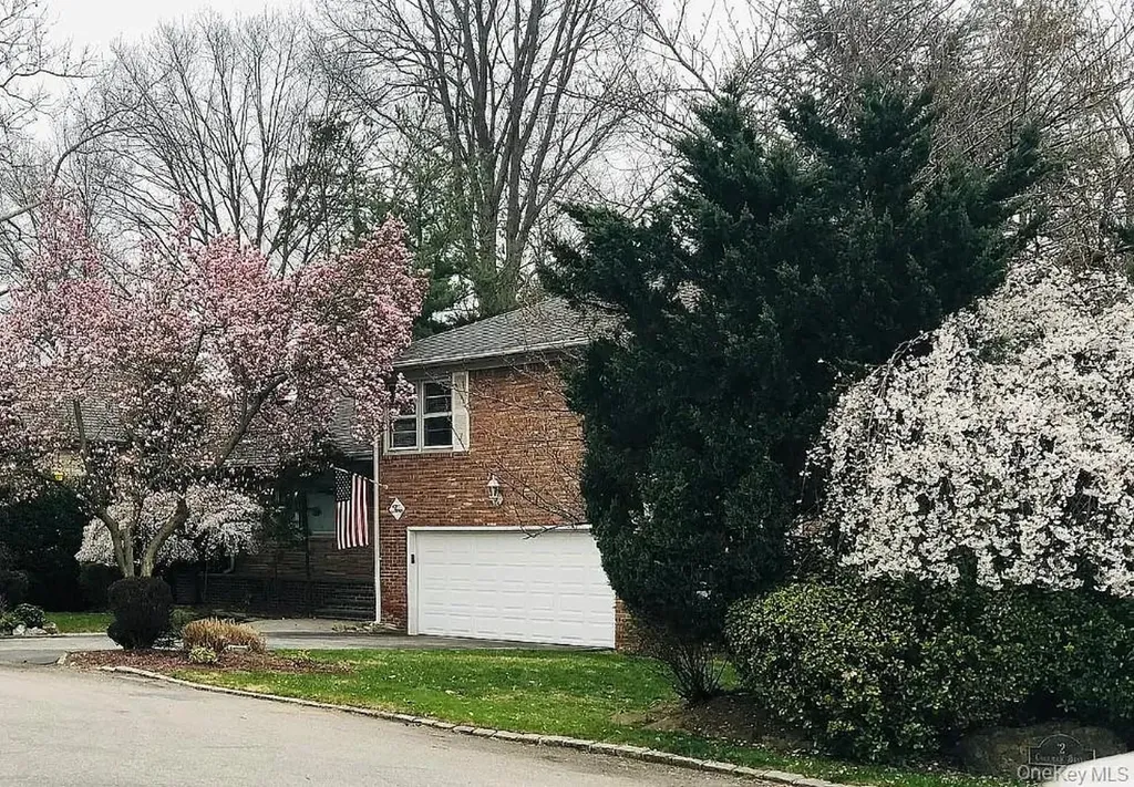 2 Coleman Drive East Williston NY 11596