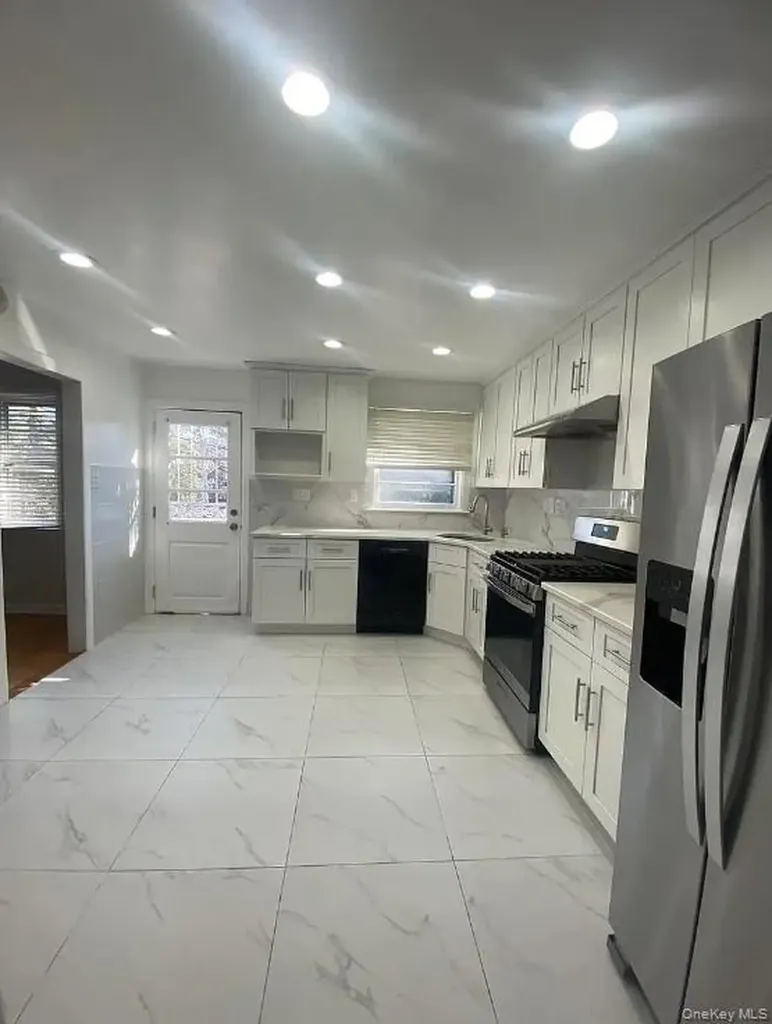 2 Coleman Drive East Williston NY 11596