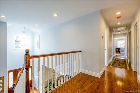 752 Kensington Court Westbury NY 11590