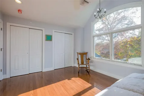 752 Kensington Court Westbury NY 11590