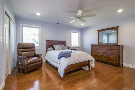 752 Kensington Court Westbury NY 11590