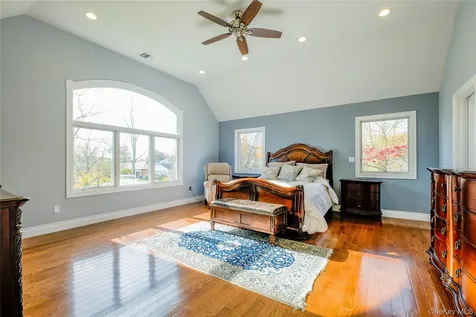 752 Kensington Court Westbury NY 11590