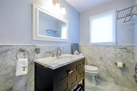 752 Kensington Court Westbury NY 11590
