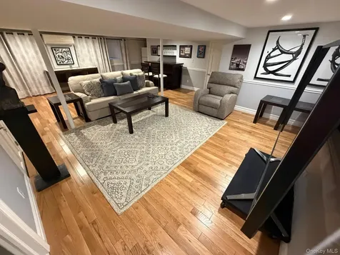 752 Kensington Court Westbury NY 11590
