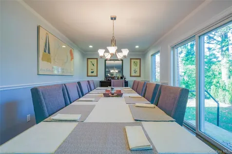 752 Kensington Court Westbury NY 11590