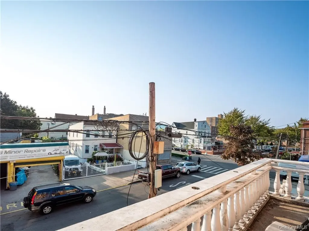 1392 Commonwealth Avenue Bronx NY 10472
