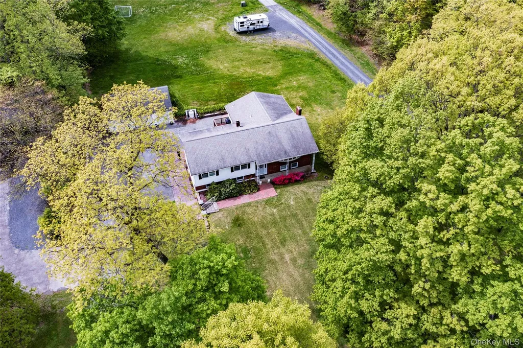 323 Freetown Highway Wallkill NY 12589
