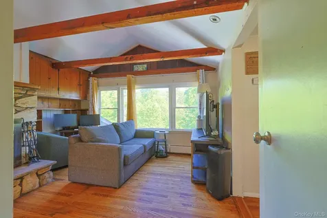 392 Oscawana Lake Road Putnam Valley NY 10579