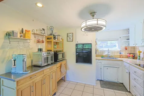 392 Oscawana Lake Road Putnam Valley NY 10579