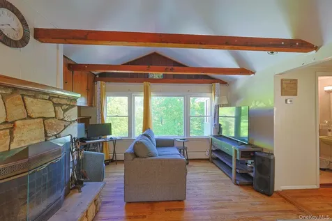 392 Oscawana Lake Road Putnam Valley NY 10579