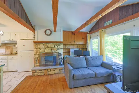 392 Oscawana Lake Road Putnam Valley NY 10579